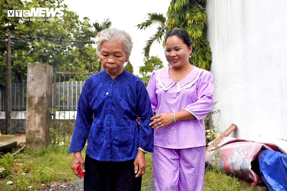Vợ liệt sĩ Huỳnh Văn Quên: 'Từ nay tui là vợ ông ấy thật rồi...' Vợ liệt sĩ Huỳnh Văn Quên: 'Từ nay tui là vợ ông ấy thật rồi...'