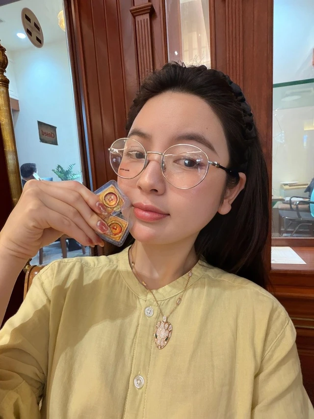 Vợ Quang Hải trước kiếm tiền tỷ, tình hình hiện tại thế nào? Vợ Quang Hải trước kiếm tiền tỷ, tình hình hiện tại thế nào?