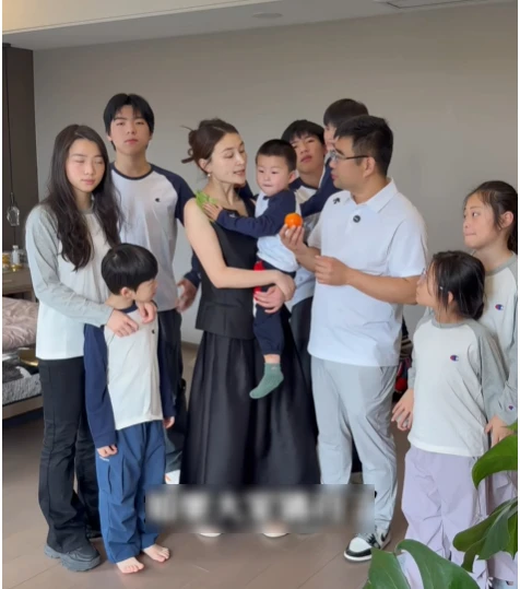 Vợ sinh 9 con trong 16 năm vì chồng "không muốn lãng phí gene tốt của chồng", riêng tiền điện đã hơn 70 triệu/tháng