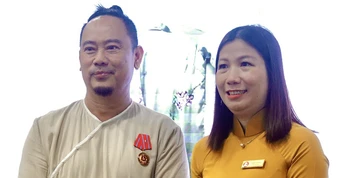 Võ Việt Chung tặng ba bộ áo dài đặc biệt cho Bảo tàng Phụ nữ Nam Bộ
