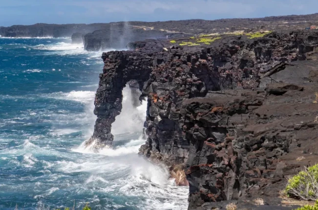 Vòm đá Hōlei Sea Arch 550 năm tuổi tại Hawaii bất ngờ biến mất