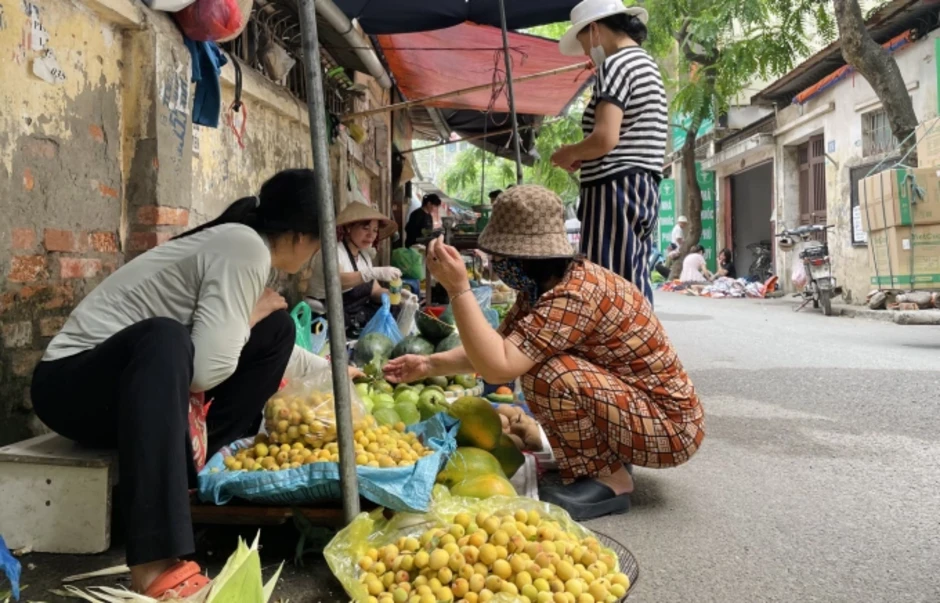 Vòng lặp 'đuổi - chạy' ở chợ cóc Hà Nội