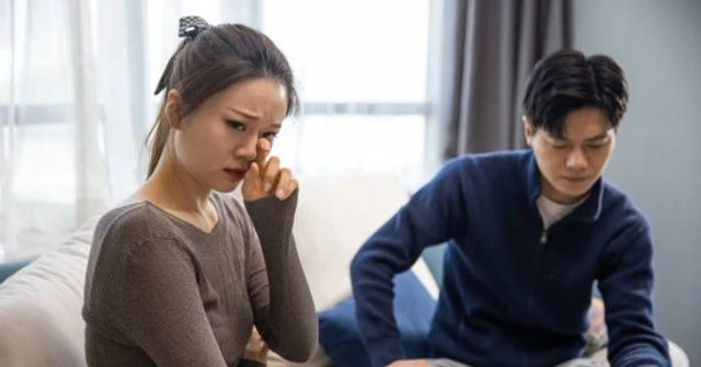 Vụ bố đưa 2 con đến tận phòng khách sạn bắt ghen mẹ: Sao người lớn thua lại bắt con trẻ phải "trả nợ"! Vụ bố đưa 2 con đến tận phòng khách sạn bắt ghen mẹ: Sao người lớn thua lại bắt con trẻ phải "trả nợ"!