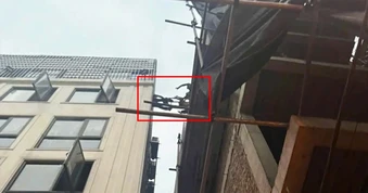Vụ cháy nhà 7 tầng ở Hà Nội: Quyết định của người mẹ giúp 3 con thoát chết