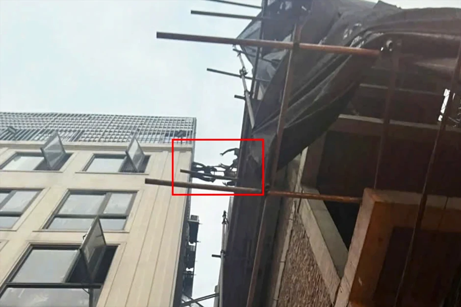 Vụ cháy nhà 7 tầng ở Hà Nội: Quyết định của người mẹ giúp 3 con thoát chết