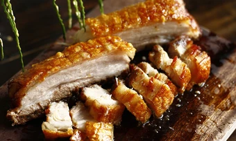 'Vũ khí bí mật' giúp heo quay giòn bì - Báo TinVina Cooking