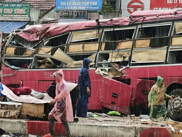 Vụ lật xe khách 2 người tử vong: Về quê lo đám giỗ, mẹ chồng, con dâu và cháu nội gặp nạn khi gần tới nhà Vụ lật xe khách 2 người tử vong: Về quê lo đám giỗ, mẹ chồng, con dâu và cháu nội gặp nạn khi gần tới nhà