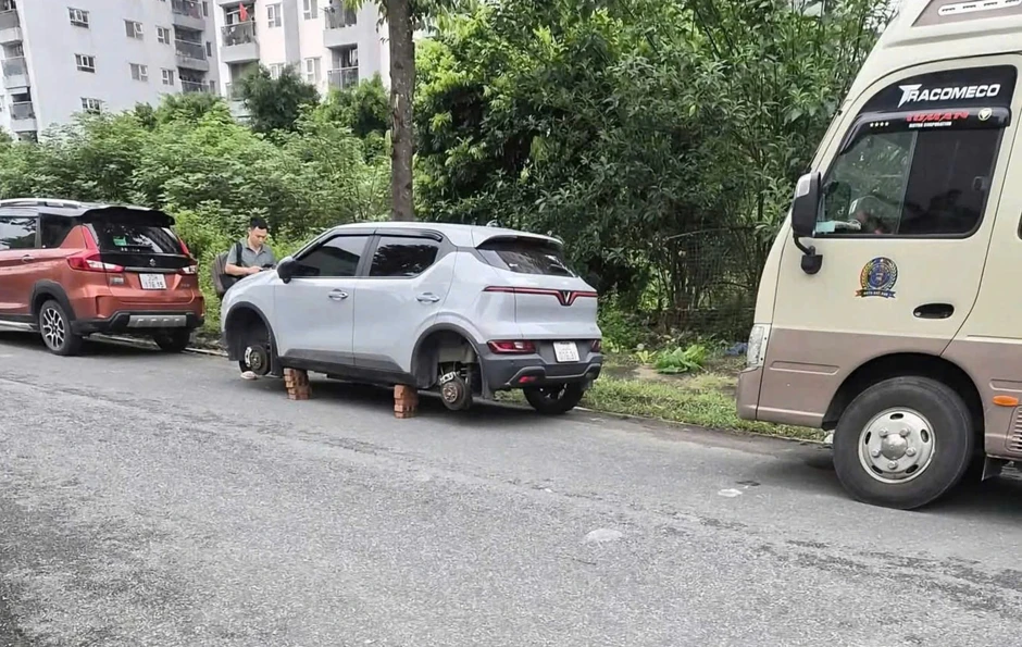 Vụ ô tô mất 2 bánh xe ở Hà Nội: Chủ nhân chiếc xe lên tiếng
