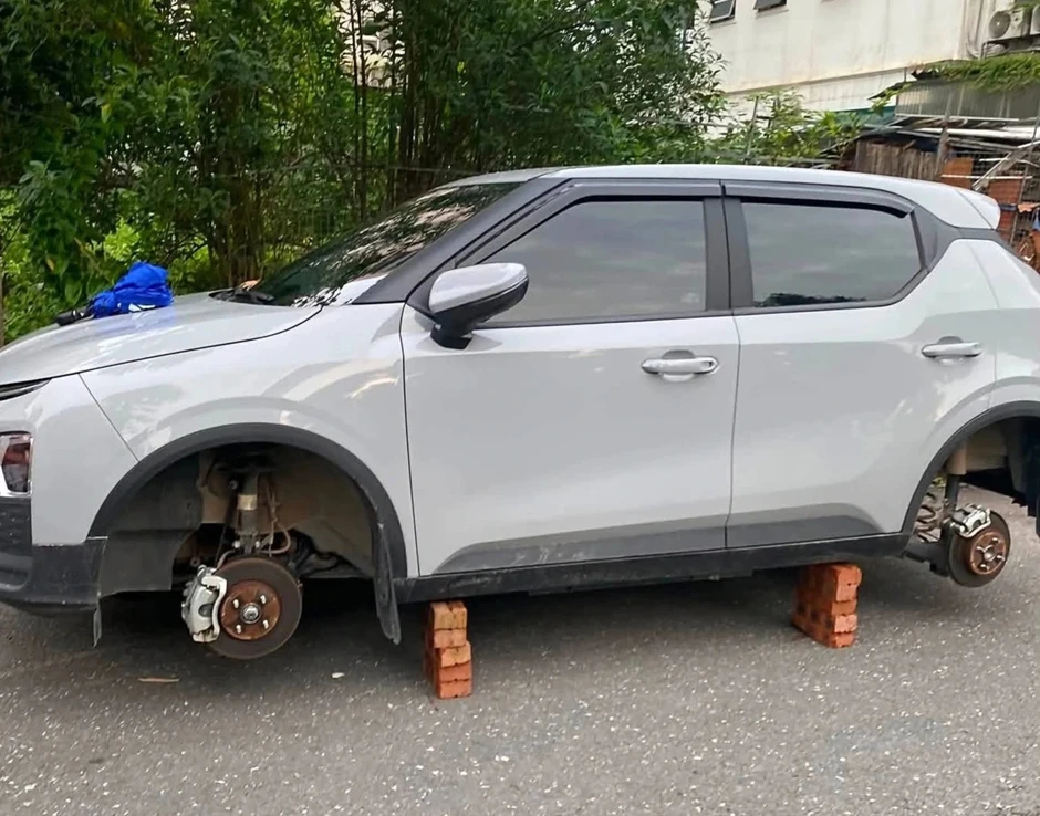 Vụ ô tô mất 2 bánh xe ở Hà Nội: Chủ nhân chiếc xe lên tiếng