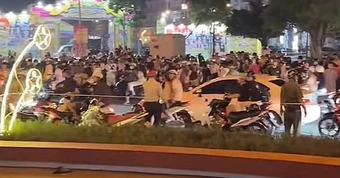 Vụ phát hiện thi thể ở vòng xoay, 2 người đi qua lấy luôn xe máy của nạn nhân