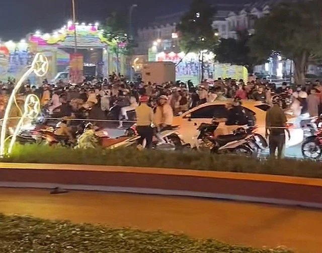Vụ phát hiện thi thể ở vòng xoay, 2 người đi qua lấy luôn xe máy của nạn nhân Vụ phát hiện thi thể ở vòng xoay, 2 người đi qua lấy luôn xe máy của nạn nhân