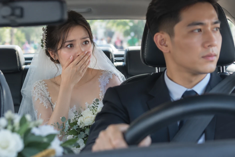 Vừa bước lên xe đón dâu, tôi sững sờ khi thấy gương mặt người cầm lái: Câu nói sau đó gây sốc Vừa bước lên xe đón dâu, tôi sững sờ khi thấy gương mặt người cầm lái: Câu nói sau đó gây sốc