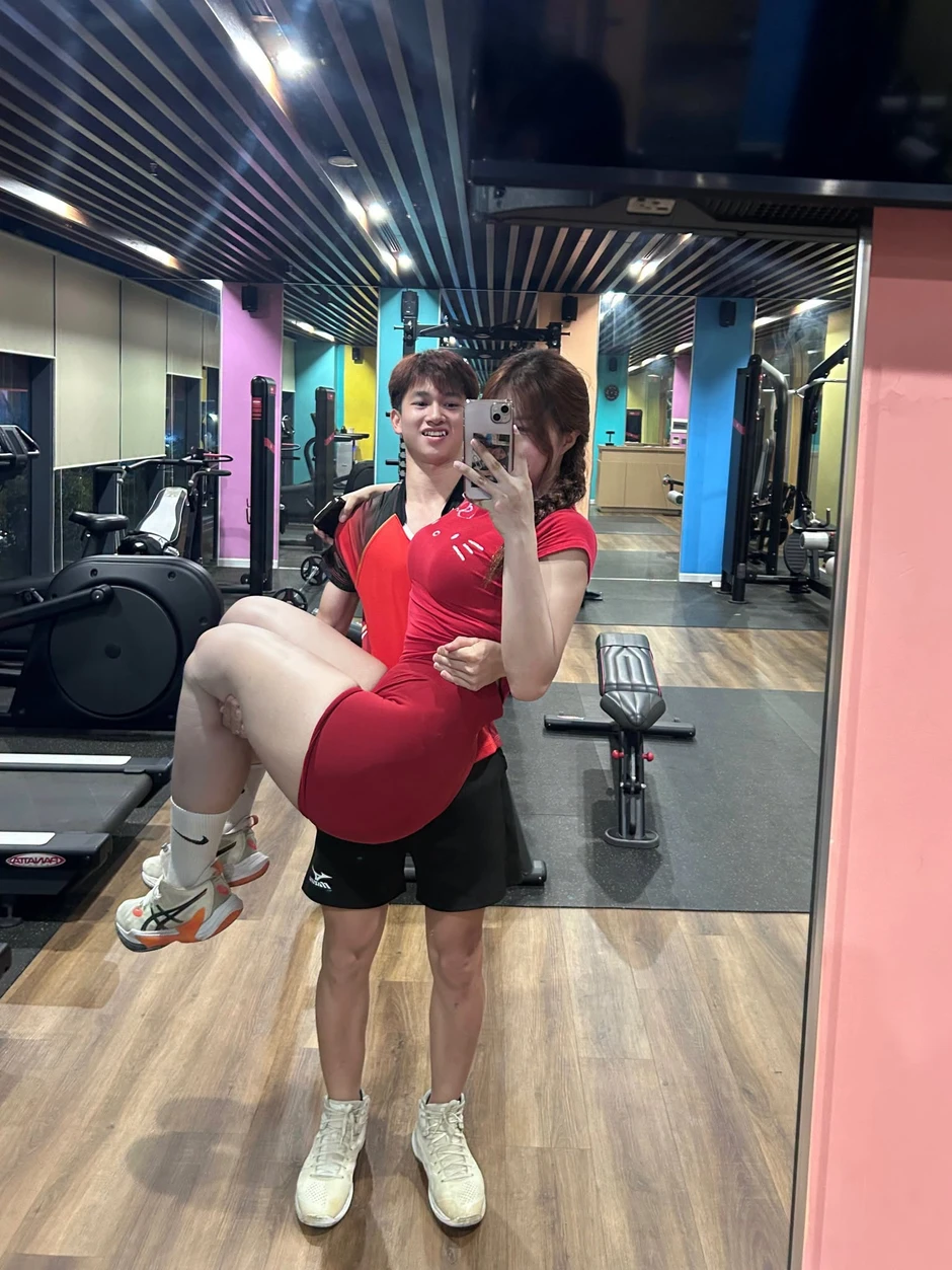 Vừa mới "khoe chồng" trên MXH, Anh Thơ đã thả dáng táo bạo như thế này đây Vừa mới "khoe chồng" trên MXH, Anh Thơ đã thả dáng táo bạo như thế này đây