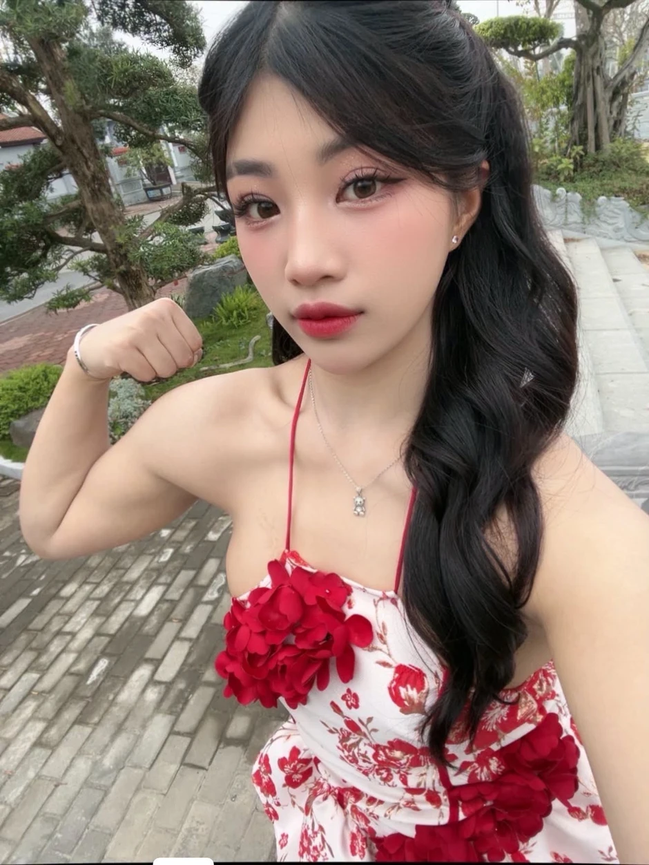 Vừa mới "khoe chồng" trên MXH, Anh Thơ đã thả dáng táo bạo như thế này đây Vừa mới "khoe chồng" trên MXH, Anh Thơ đã thả dáng táo bạo như thế này đây