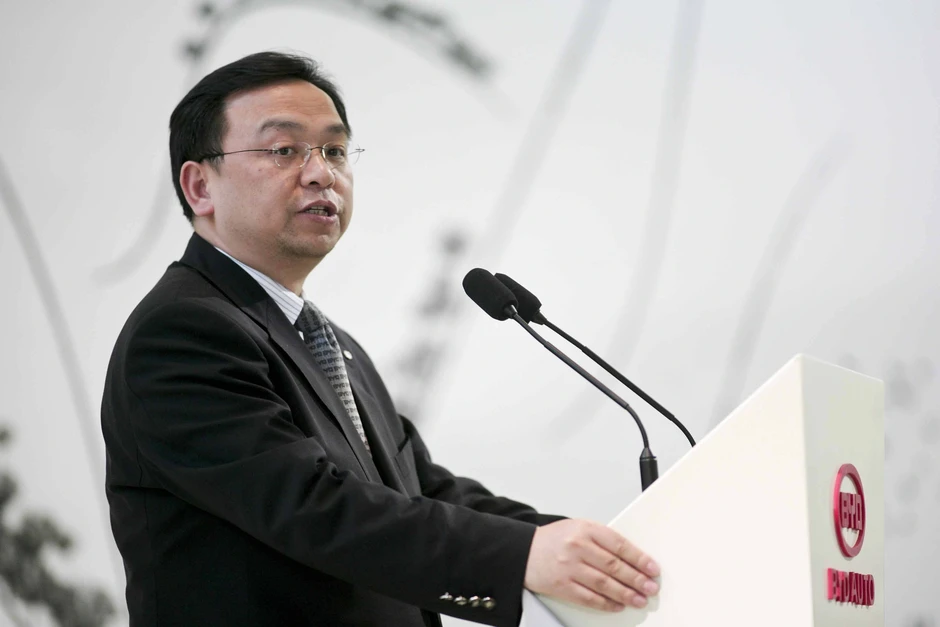 Vua xe điện Trung Quốc: Từ em bé mồ côi đến tỷ phú khiến Elon Musk dè chừng Vua xe điện Trung Quốc: Từ em bé mồ côi đến tỷ phú khiến Elon Musk dè chừng