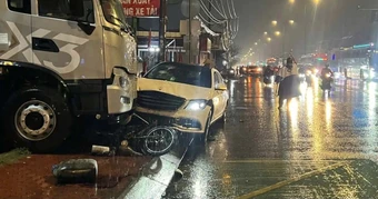 Xe Mercedes tông 6 xe máy khiến một người tử vong, nhiều người bị thương ở TP.HCM