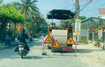 Xe tải cày nát tỉnh lộ ở Đà Nẵng: 'Vá' chỗ này lại hỏng chỗ kia