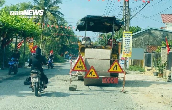 Xe tải cày nát tỉnh lộ ở Đà Nẵng: 'Vá' chỗ này lại hỏng chỗ kia Xe tải cày nát tỉnh lộ ở Đà Nẵng: 'Vá' chỗ này lại hỏng chỗ kia
