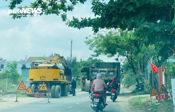 Xe tải cày nát tỉnh lộ ở Đà Nẵng: 'Vá' chỗ này lại hỏng chỗ kia Xe tải cày nát tỉnh lộ ở Đà Nẵng: 'Vá' chỗ này lại hỏng chỗ kia