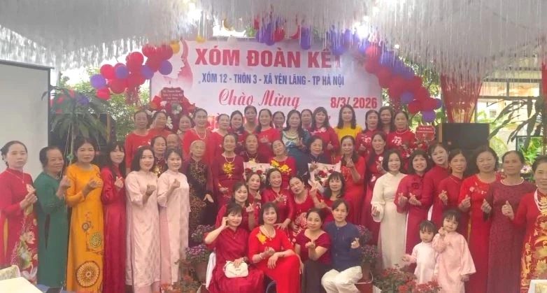 Xóm ở Hà Nội góp 40 triệu đồng dựng rạp, bày 24 mâm cỗ đãi chị em ngày 8/3 Xóm ở Hà Nội góp 40 triệu đồng dựng rạp, bày 24 mâm cỗ đãi chị em ngày 8/3