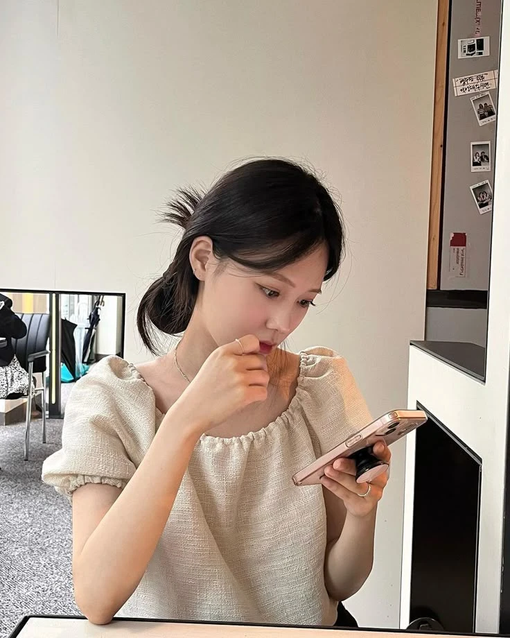Xôn xao bài đăng thất nghiệp ở Hà Nội, mẹ 2 con đi dọn nhà kiếm 80 nghìn/tiếng, lấy hết can đảm xin đồ ăn miễn phí