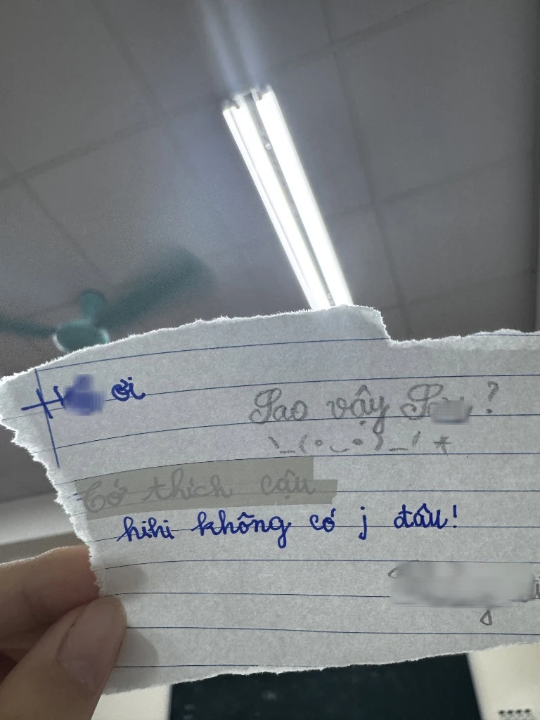 Xôn xao tờ thư tay trong cặp cậu bé lớp 6: Dân mạng "xúc động" vì đáng yêu, chị gái dở khóc dở cười khi biết sự thật Xôn xao tờ thư tay trong cặp cậu bé lớp 6: Dân mạng "xúc động" vì đáng yêu, chị gái dở khóc dở cười khi biết sự thật