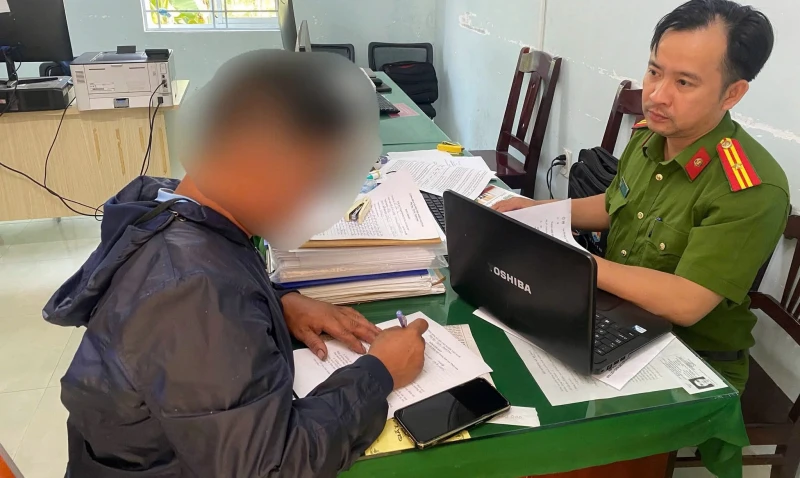 Xử phạt 2 cá nhân đăng tải thông tin sai sự thật, xúc phạm lực lượng Công an Xử phạt 2 cá nhân đăng tải thông tin sai sự thật, xúc phạm lực lượng Công an