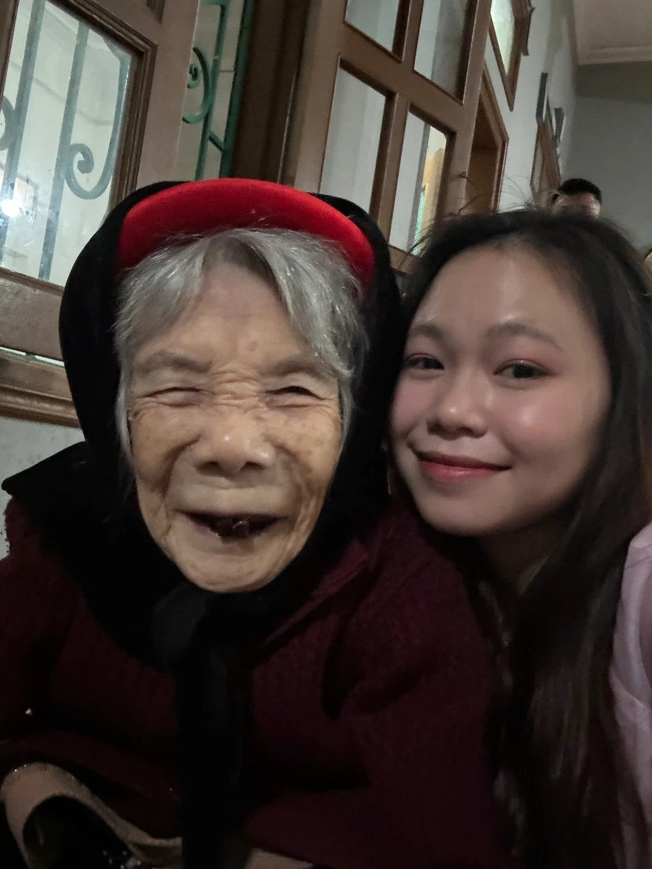 Xúc động câu chuyện cụ bà 80 tuổi và người mẹ 101 tuổi Xúc động câu chuyện cụ bà 80 tuổi và người mẹ 101 tuổi