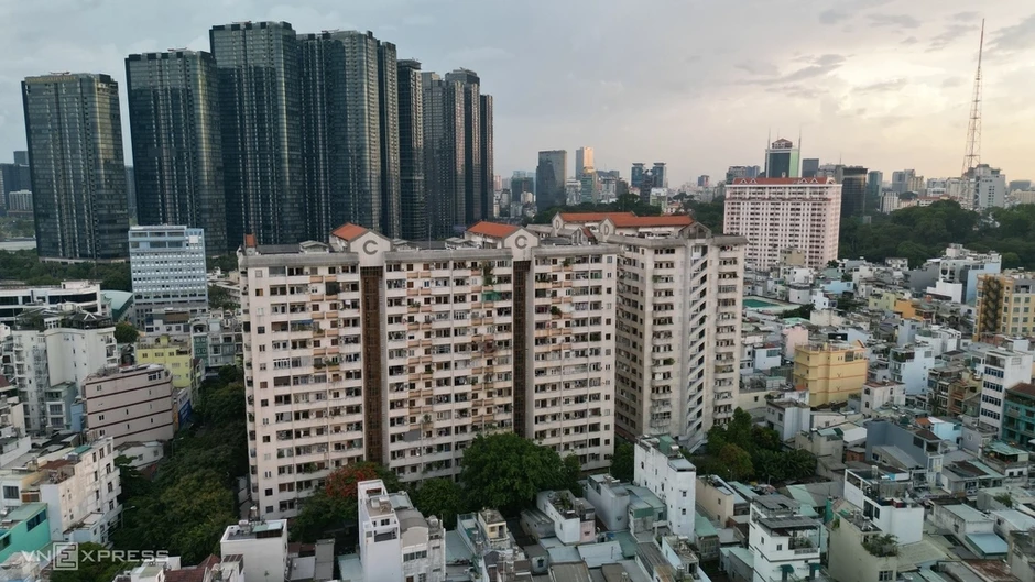 Xung đột từ thói quen mở cửa ở chung cư