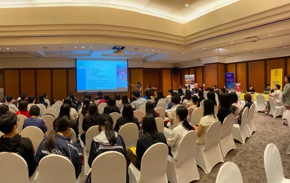 8 trường đại học hàng đầu Australia trao đổi trực tiếp với học sinh Việt
