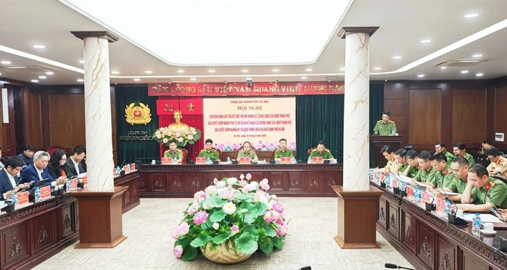 Công an Hà Nội: Trưởng công an phường 'không hoàn thành nhiệm vụ' nếu để tái diễn lấn chiếm vỉa hè Công an Hà Nội: Trưởng công an phường 'không hoàn thành nhiệm vụ' nếu để tái diễn lấn chiếm vỉa hè