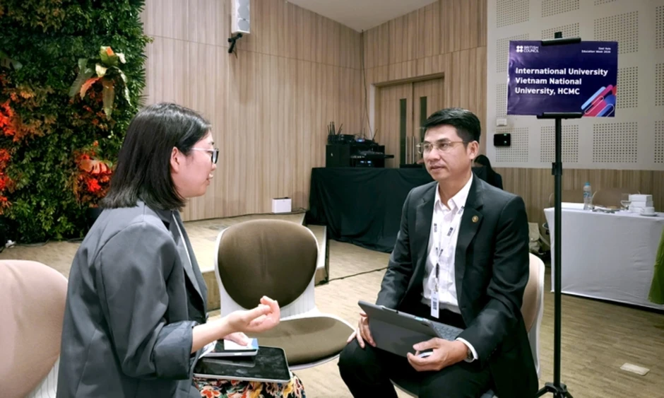 Đại học Anh thấy gì ở Việt Nam: Tiềm năng lớn, nhưng bước đầu phải 'kiên nhẫn' Đại học Anh thấy gì ở Việt Nam: Tiềm năng lớn, nhưng bước đầu phải 'kiên nhẫn'