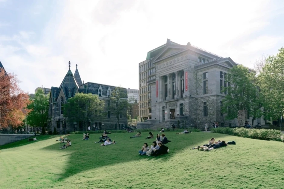 Du học sinh mới đến Canada thấp hơn cả thời Covid-19 Du học sinh mới đến Canada thấp hơn cả thời Covid-19