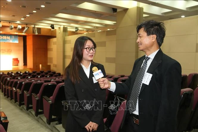 Du học sinh Việt Nam nhận học bổng toàn cầu của quỹ khuyến học Hàn Quốc Du học sinh Việt Nam nhận học bổng toàn cầu của quỹ khuyến học Hàn Quốc