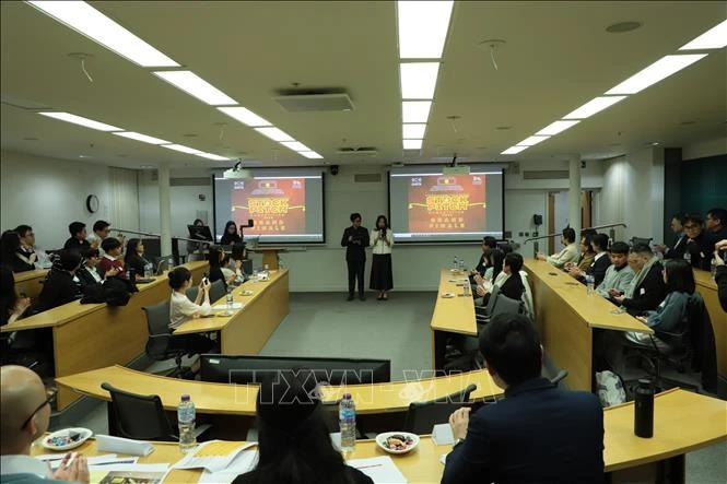 Du học sinh Việt Nam tỏa sáng trong cuộc thi phân tích tài chính tại Anh Du học sinh Việt Nam tỏa sáng trong cuộc thi phân tích tài chính tại Anh