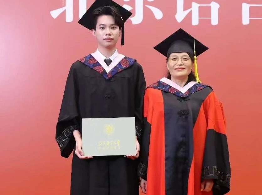Du học sinh Việt tốt nghiệp xuất sắc ở Bắc Kinh, về quê làm ở khu công nghiệp