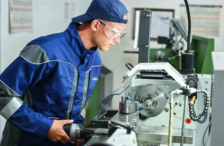 Mỗi năm cấp khoảng 10.000 visa du học nghề tại Đức cho người Việt Mỗi năm cấp khoảng 10.000 visa du học nghề tại Đức cho người Việt