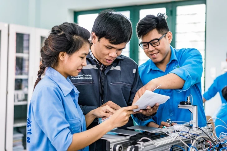 Mỗi năm cấp khoảng 10.000 visa du học nghề tại Đức cho người Việt Mỗi năm cấp khoảng 10.000 visa du học nghề tại Đức cho người Việt