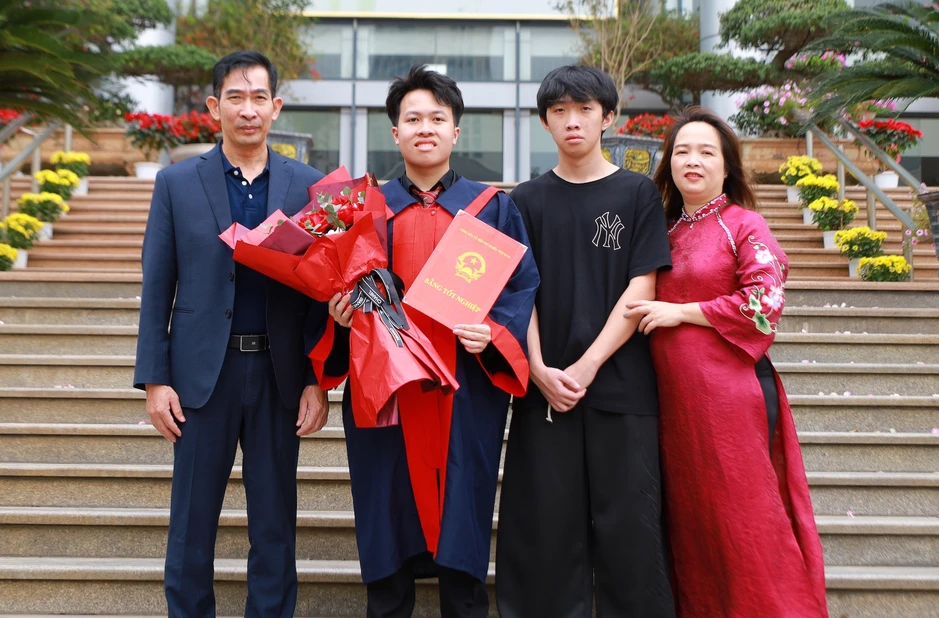 Nam sinh chuyên Lý giành học bổng toàn phần gần 11 tỷ vào Đại học Yale Nam sinh chuyên Lý giành học bổng toàn phần gần 11 tỷ vào Đại học Yale