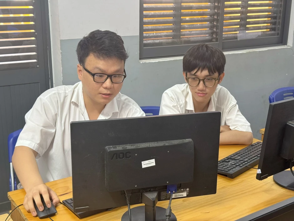 Nam sinh trường chuyên đỗ Đại học Stanford, ấp ủ giải bài toán bão lũ quê nhà Nam sinh trường chuyên đỗ Đại học Stanford, ấp ủ giải bài toán bão lũ quê nhà