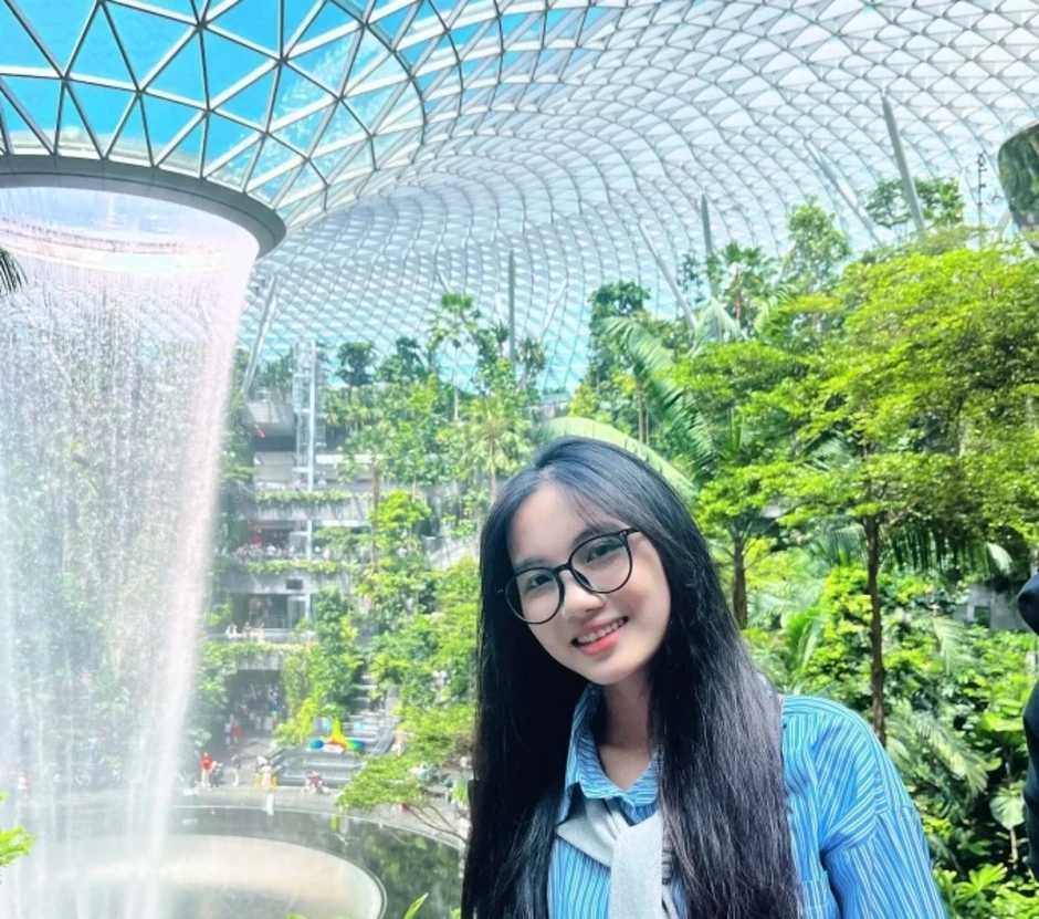 Tốt nghiệp sớm, nữ sinh 22 tuổi thẳng tiến đại học top 8 thế giới Tốt nghiệp sớm, nữ sinh 22 tuổi thẳng tiến đại học top 8 thế giới