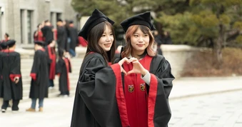 Trường tốp đầu bị tố 'mua' bài báo khoa học để leo bảng xếp hạng ĐH