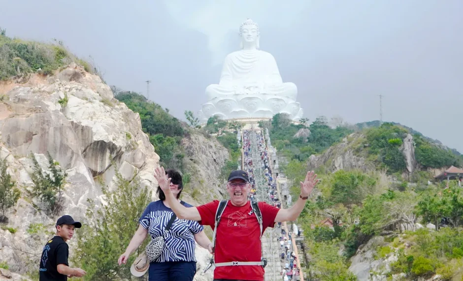 “Biển người” leo núi trẩy hội chùa Ông Núi “Biển người” leo núi trẩy hội chùa Ông Núi
