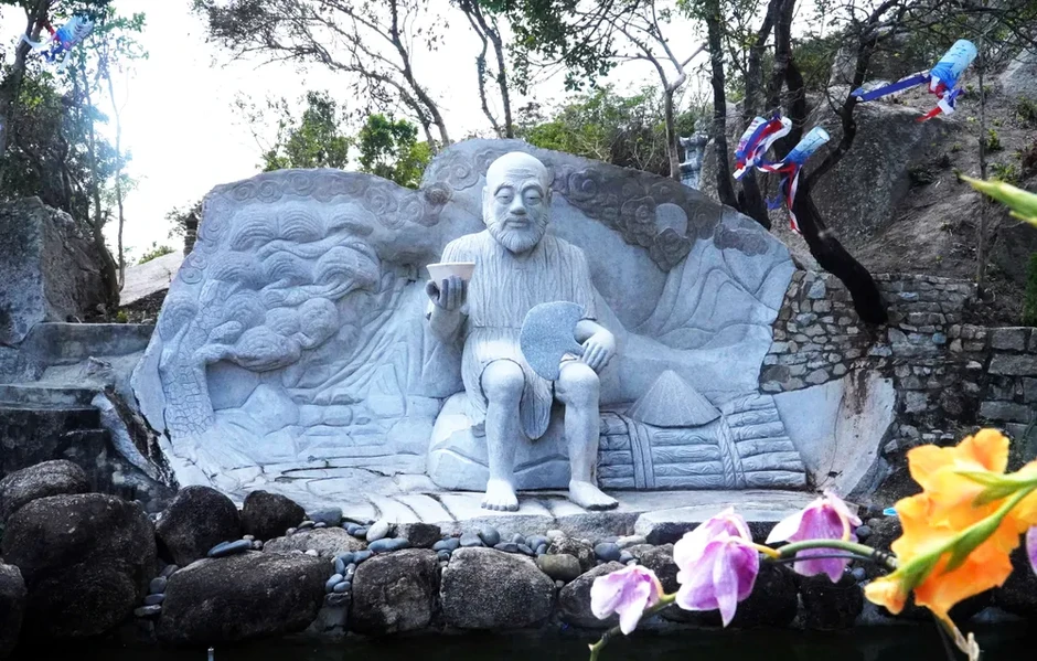 “Biển người” leo núi trẩy hội chùa Ông Núi “Biển người” leo núi trẩy hội chùa Ông Núi