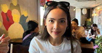 "Bông hồng lai đẹp nhất Thái Lan" dạo chơi ở TPHCM, thưởng thức nem cuốn