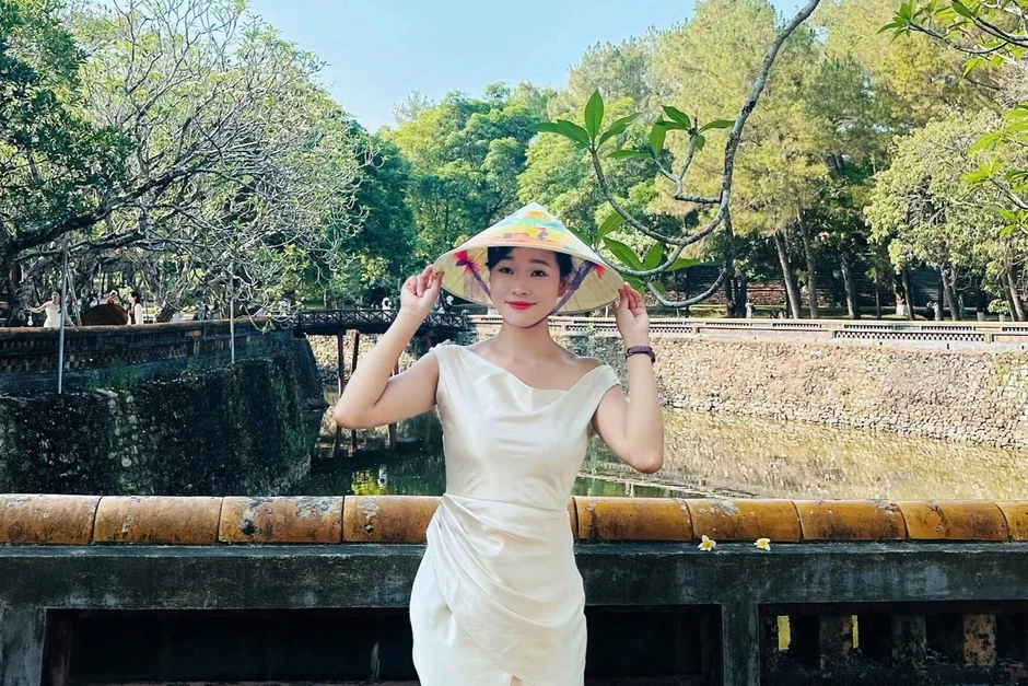 "Nữ du khách lên nhầm chuyến xe gây sốt mạng" và cách Huế chiều du khách "Nữ du khách lên nhầm chuyến xe gây sốt mạng" và cách Huế chiều du khách