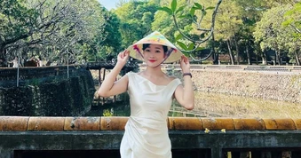 "Nữ du khách lên nhầm chuyến xe gây sốt mạng" và cách Huế chiều du khách