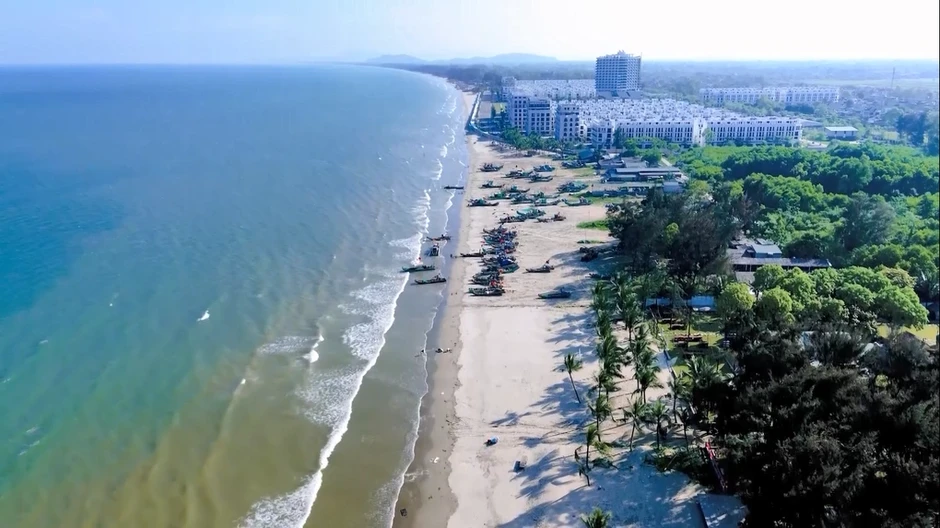 4 bãi biển miền Bắc cho khách nghỉ hè tránh đông đúc 4 bãi biển miền Bắc cho khách nghỉ hè tránh đông đúc
