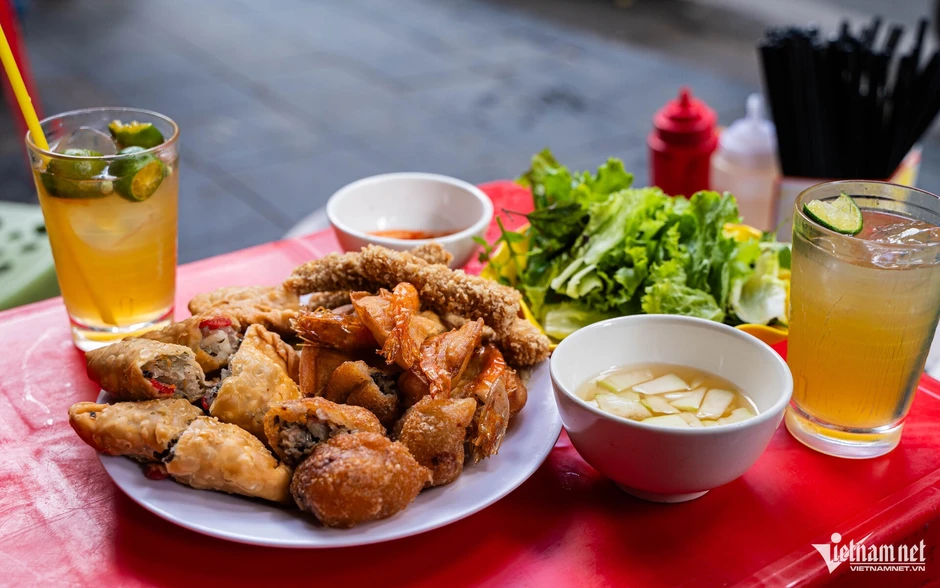 5 quán ăn vặt lâu năm, thường xuyên đông khách ở phường Hoàn Kiếm, Hà Nội