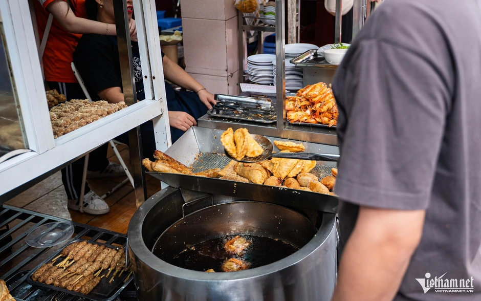5 quán ăn vặt lâu năm, thường xuyên đông khách ở phường Hoàn Kiếm, Hà Nội